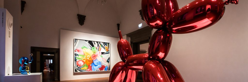 Baloon Dog in esposizione presso la mostra Jeff Koons. Shine